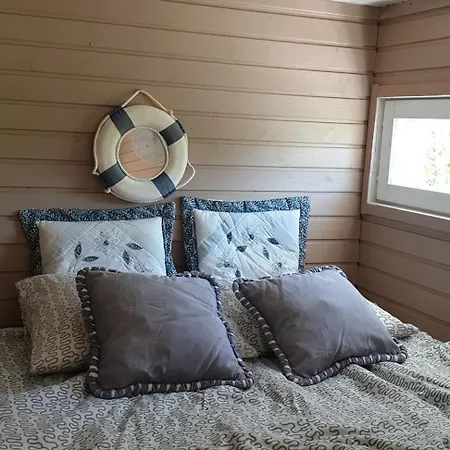 Harjula-kesaemaja, Sauna Ja Ulkoallas Tuusulassa シャレー